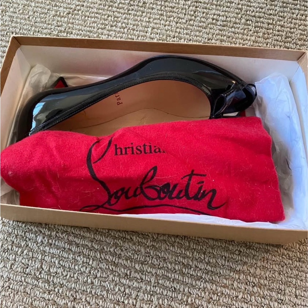 Christian Louboutin Black Patent Leather Heels with Red Sole - Picture 5 of 6